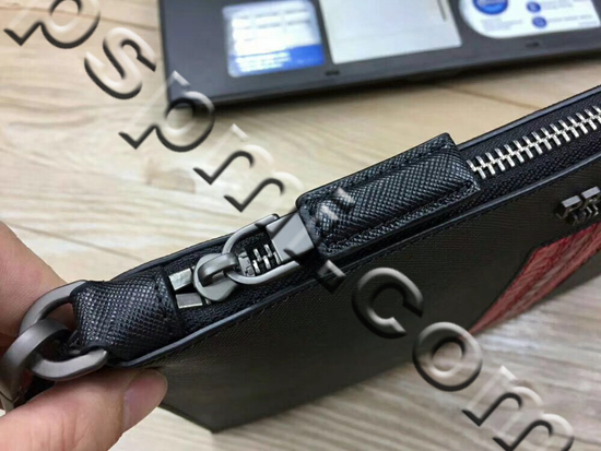 プラダ財布側面デザイン